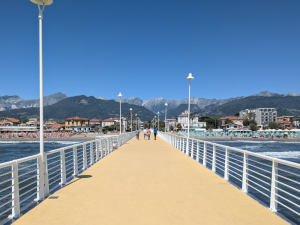 Vendere casa a Marina di Massa: guida pratica 2025 (aggiornata 2026)